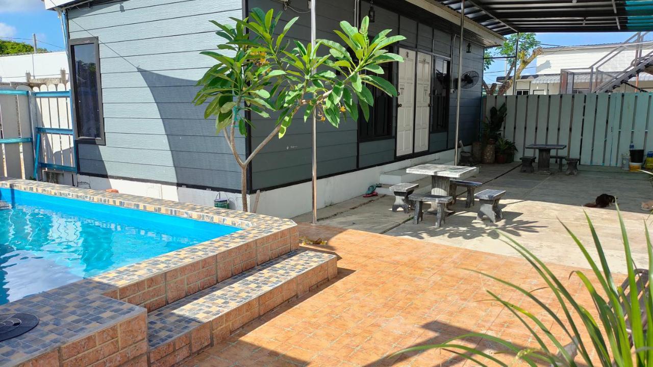 Aleesa Roomstay 파시르푸테 외부 사진